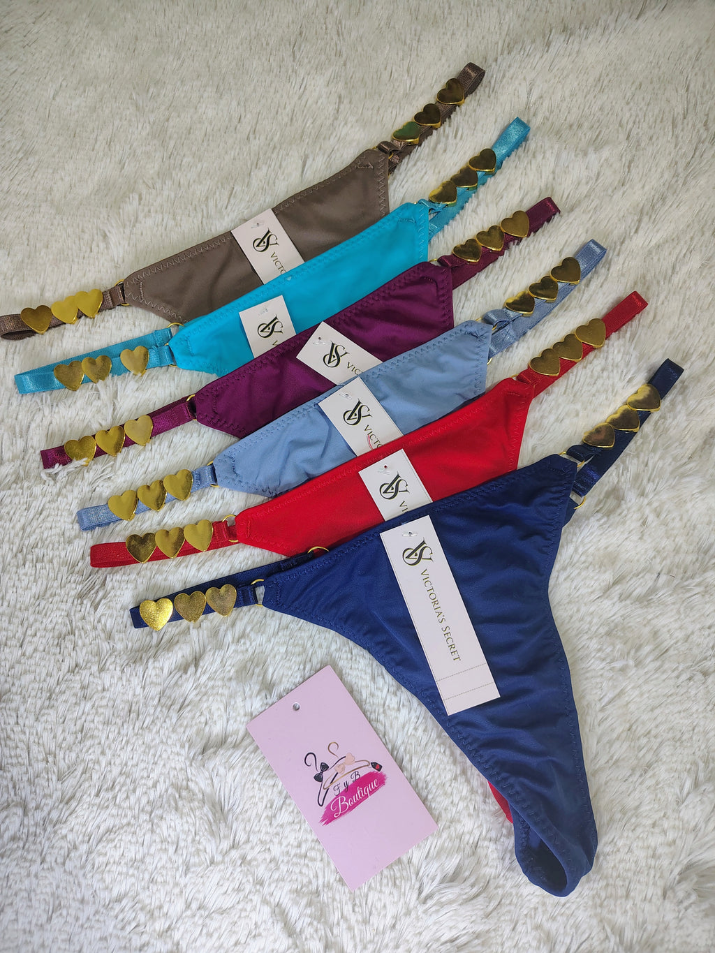 Tanga Victoria's Secret con dijes metálicos de corazones 🥰💎
