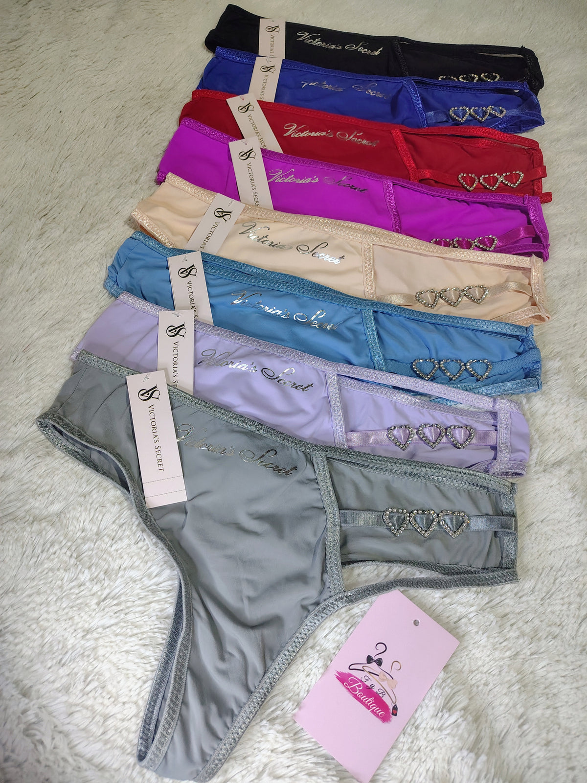 Tanga Victoria's Secret dijes de corazón c/cristales 💎✨