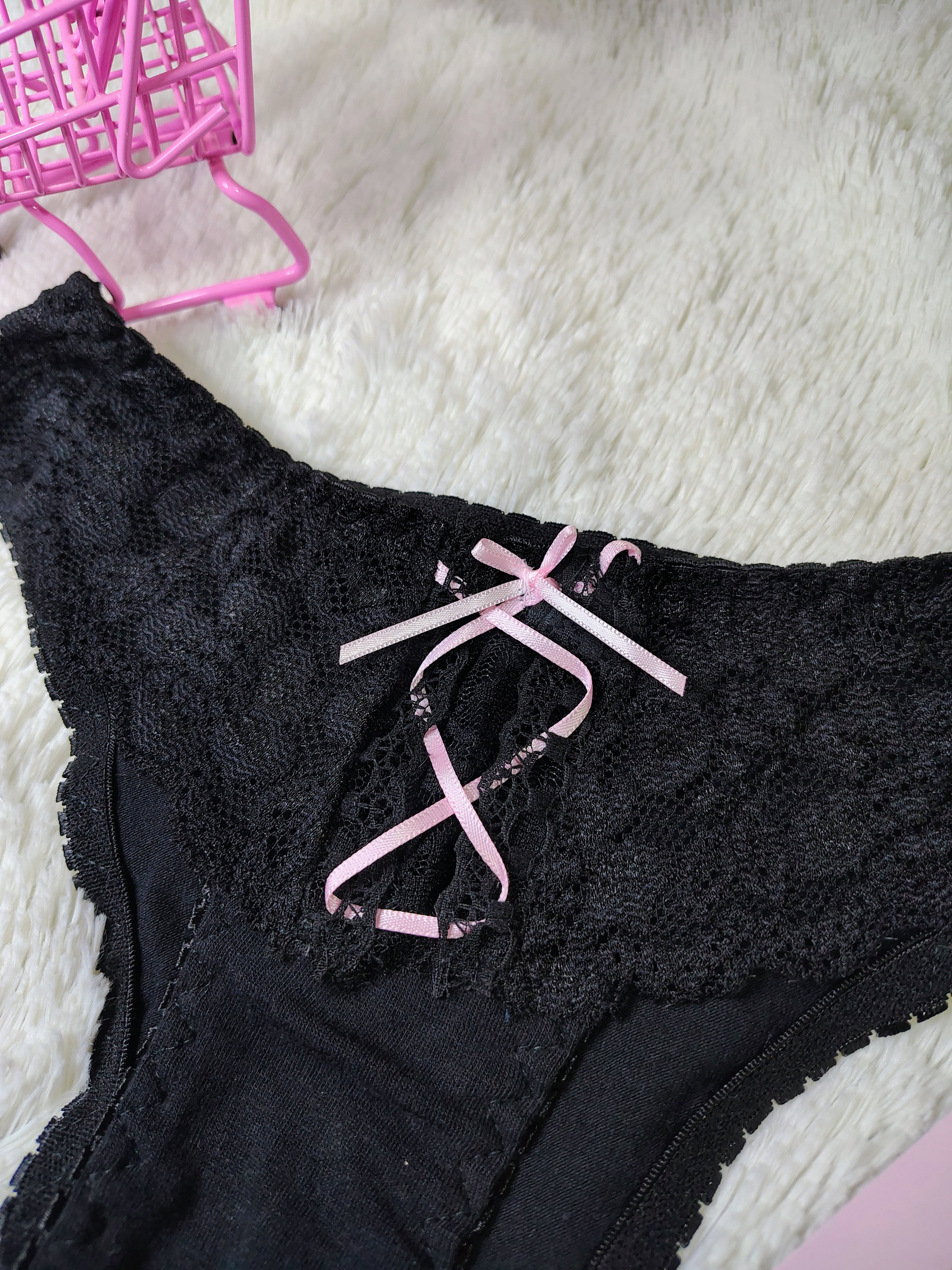 💕Panty de encaje con detalle de cintas 💕