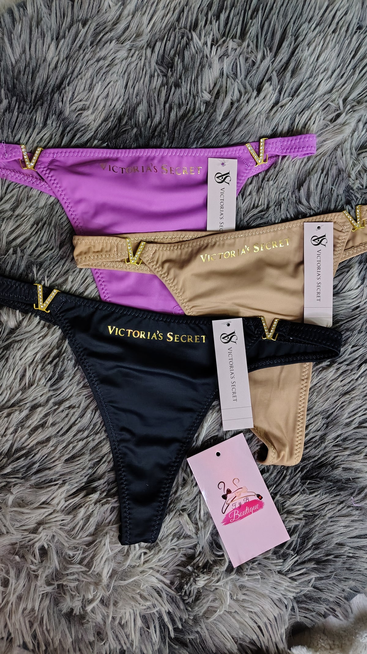 Tanga Victoria's Secret✨ Dije "V" con cristales 💎
