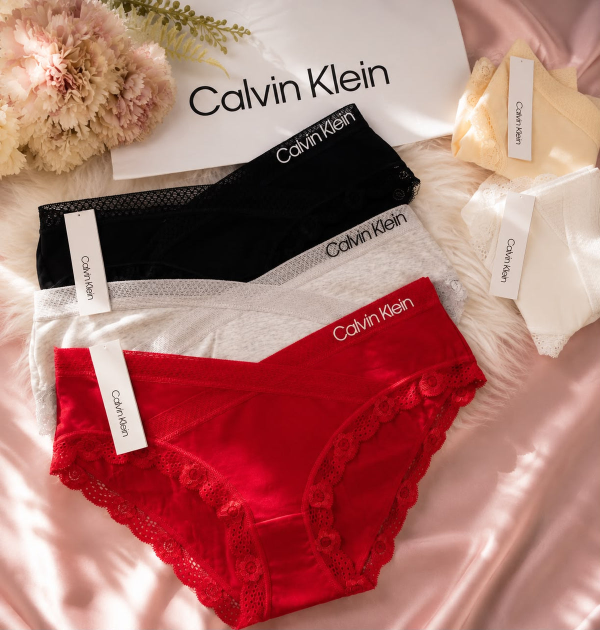 Cachetero con encaje Calvin Klein✨