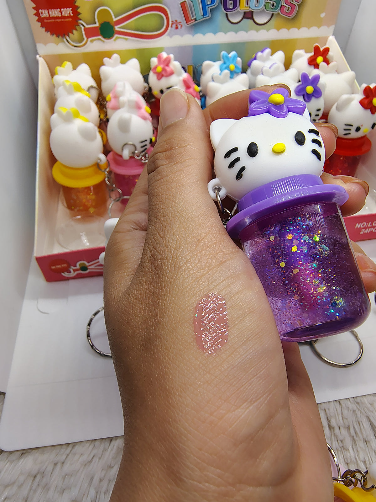 Gloss con color de Hello Kitty con llavero 💖✨