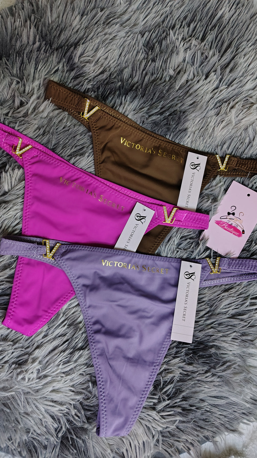 Tanga Victoria's Secret✨ Dije "V" con cristales 💎