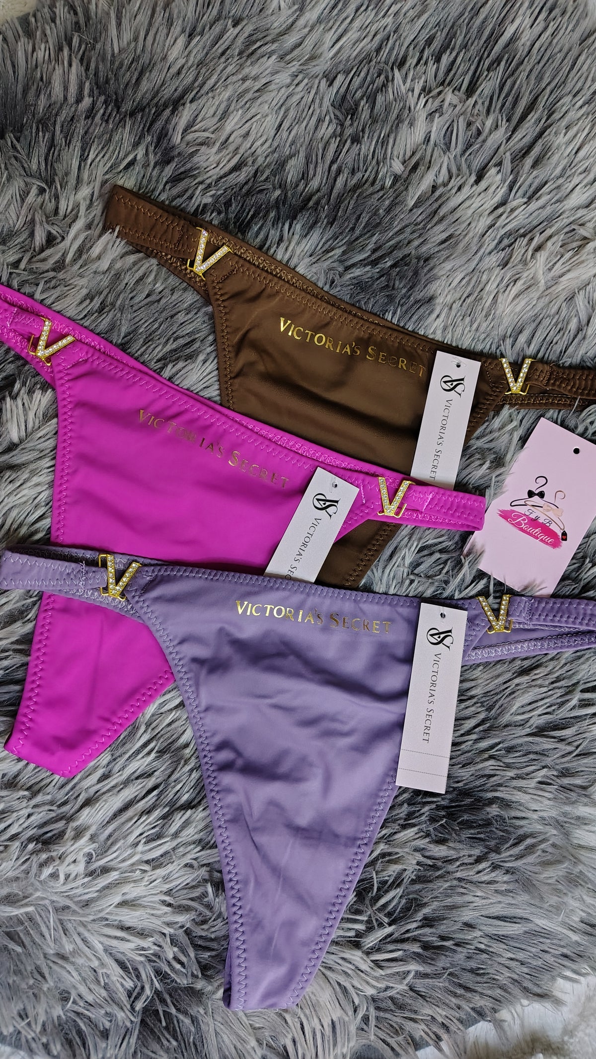 Tanga Victoria's Secret✨ Dije "V" con cristales 💎