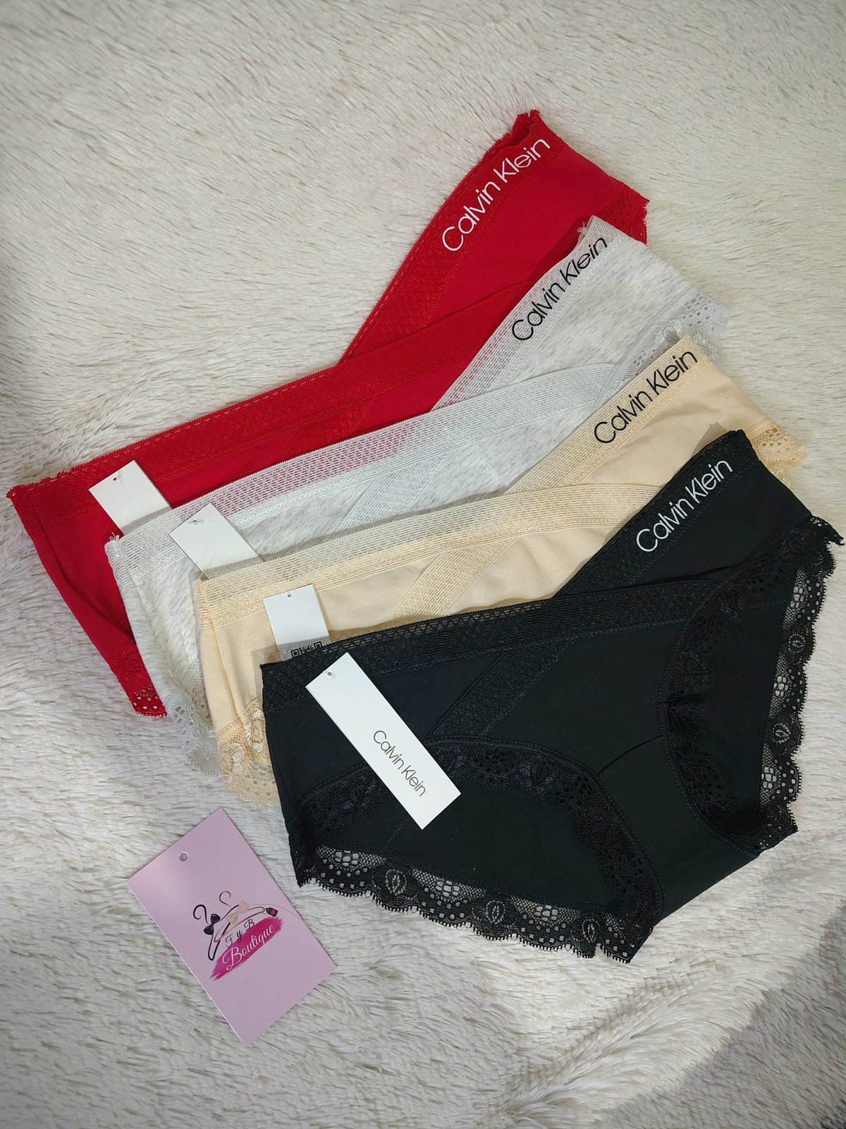 Cachetero con encaje Calvin Klein✨