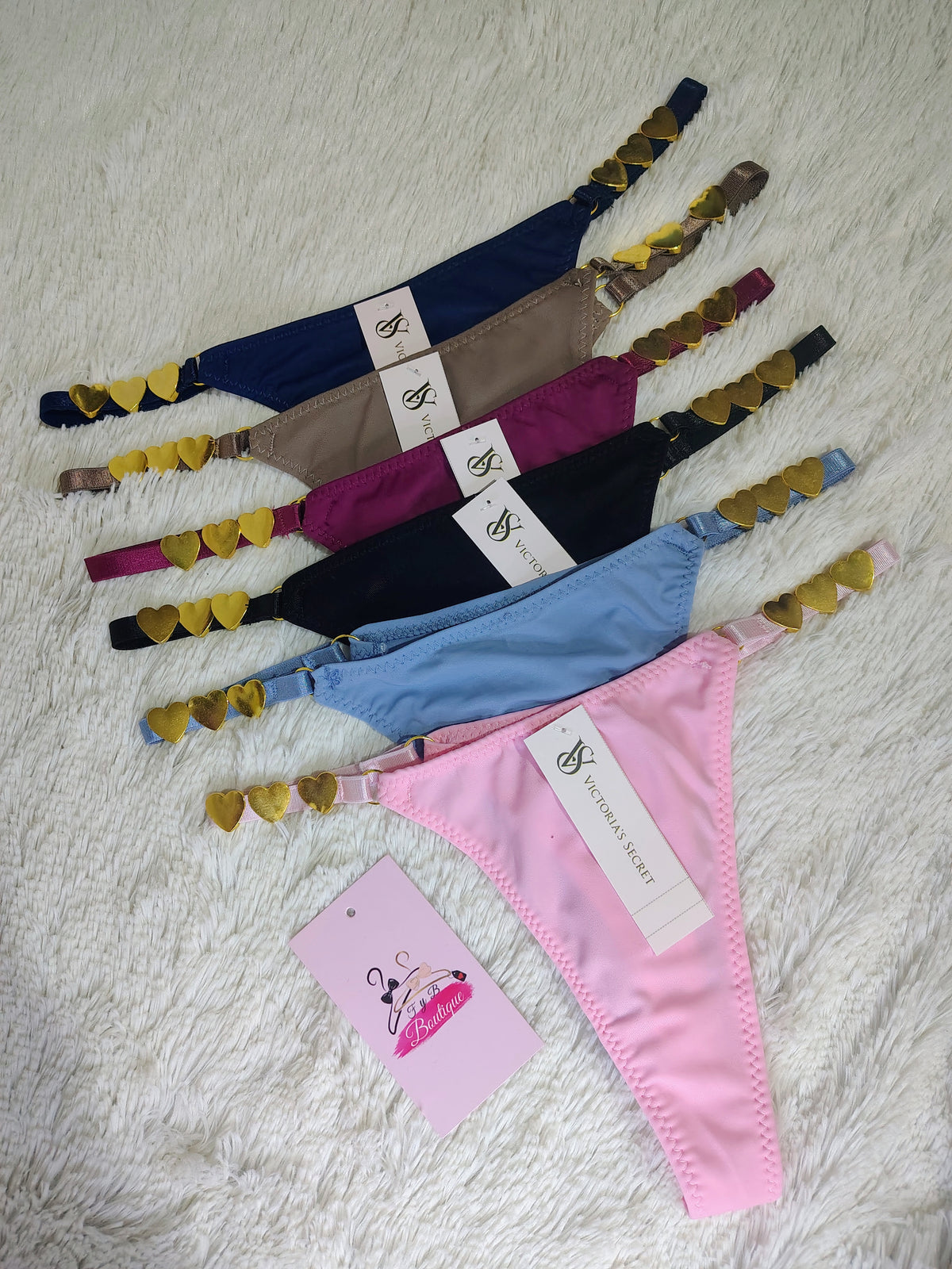 Tanga Victoria's Secret con dijes metálicos de corazones 🥰💎