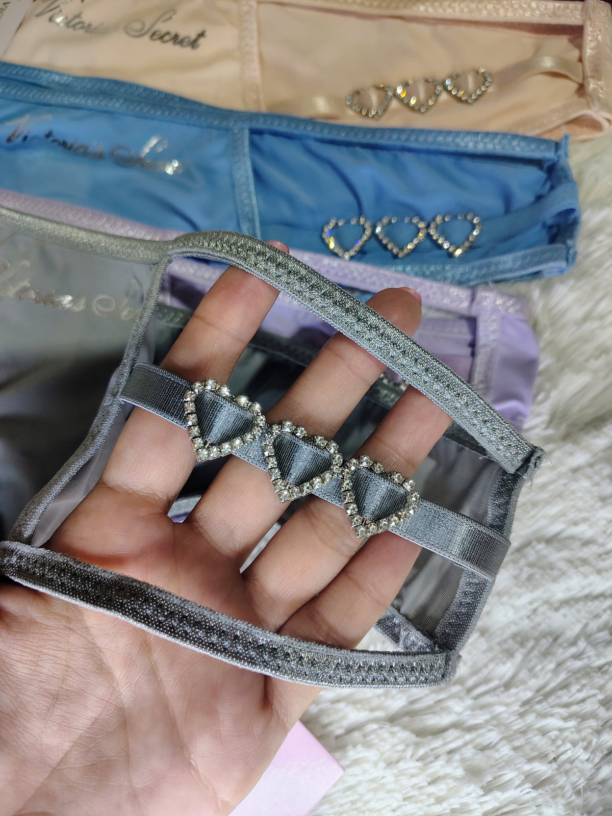 Tanga Victoria's Secret dijes de corazón c/cristales 💎✨