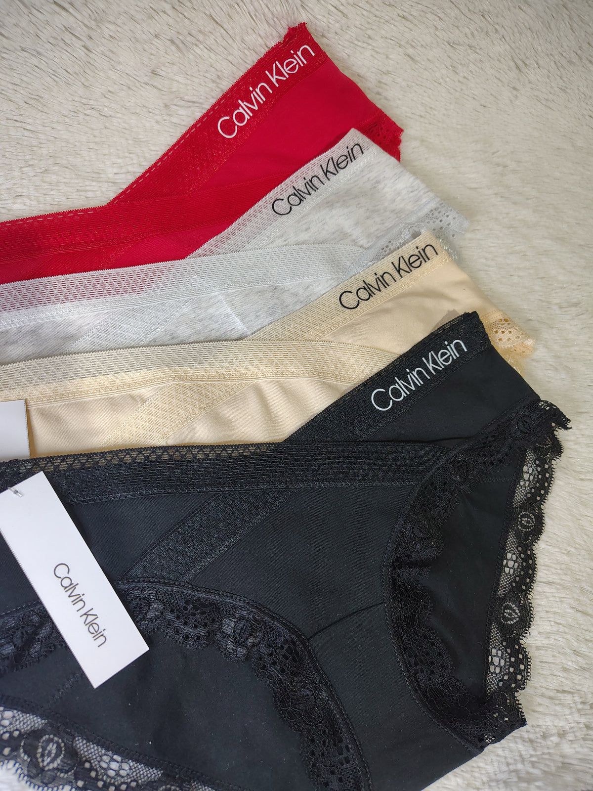 Cachetero con encaje Calvin Klein✨