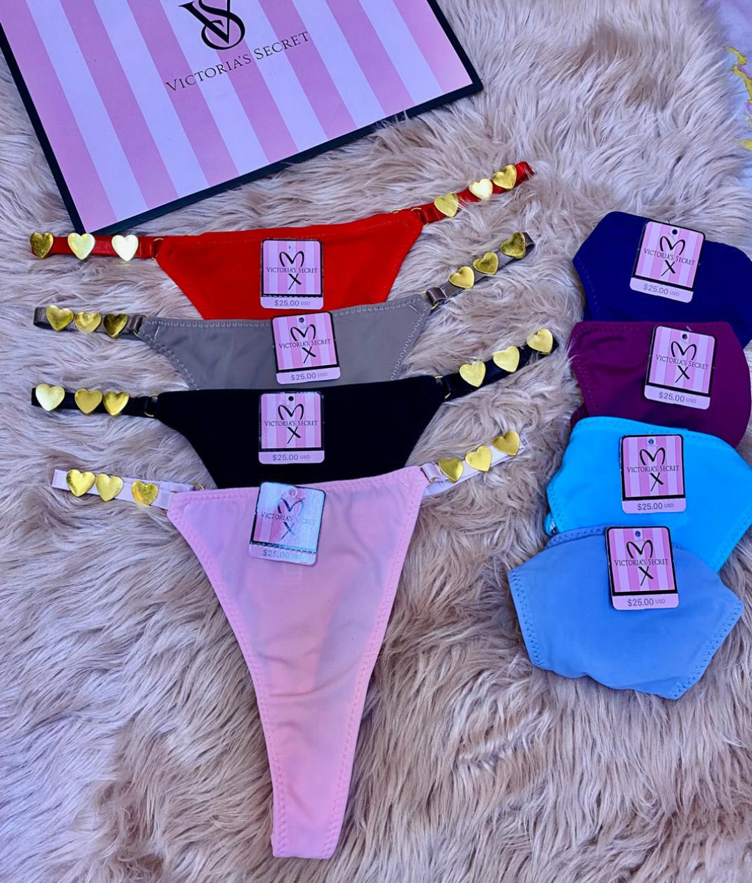 Tanga Victoria's Secret con dijes metálicos de corazones 🥰💎